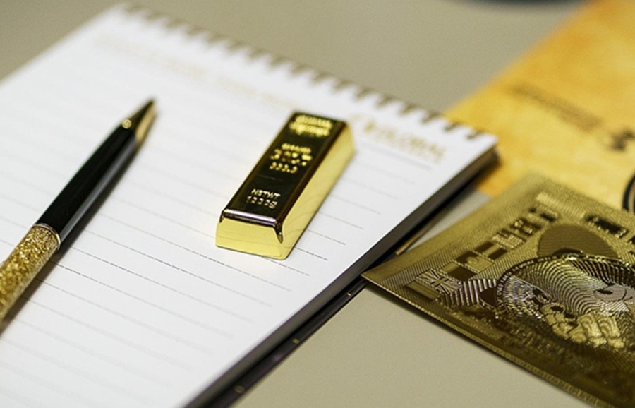 <p>Ilustrasi emas batangan. Harga emas Pegadaian hari ini, 19 November 2025, untuk dua produk yang dijual, yakni Galeri24 dan UBS kompak turun harga dari hari sebelumnya. Foto: Pixabay.</p>
