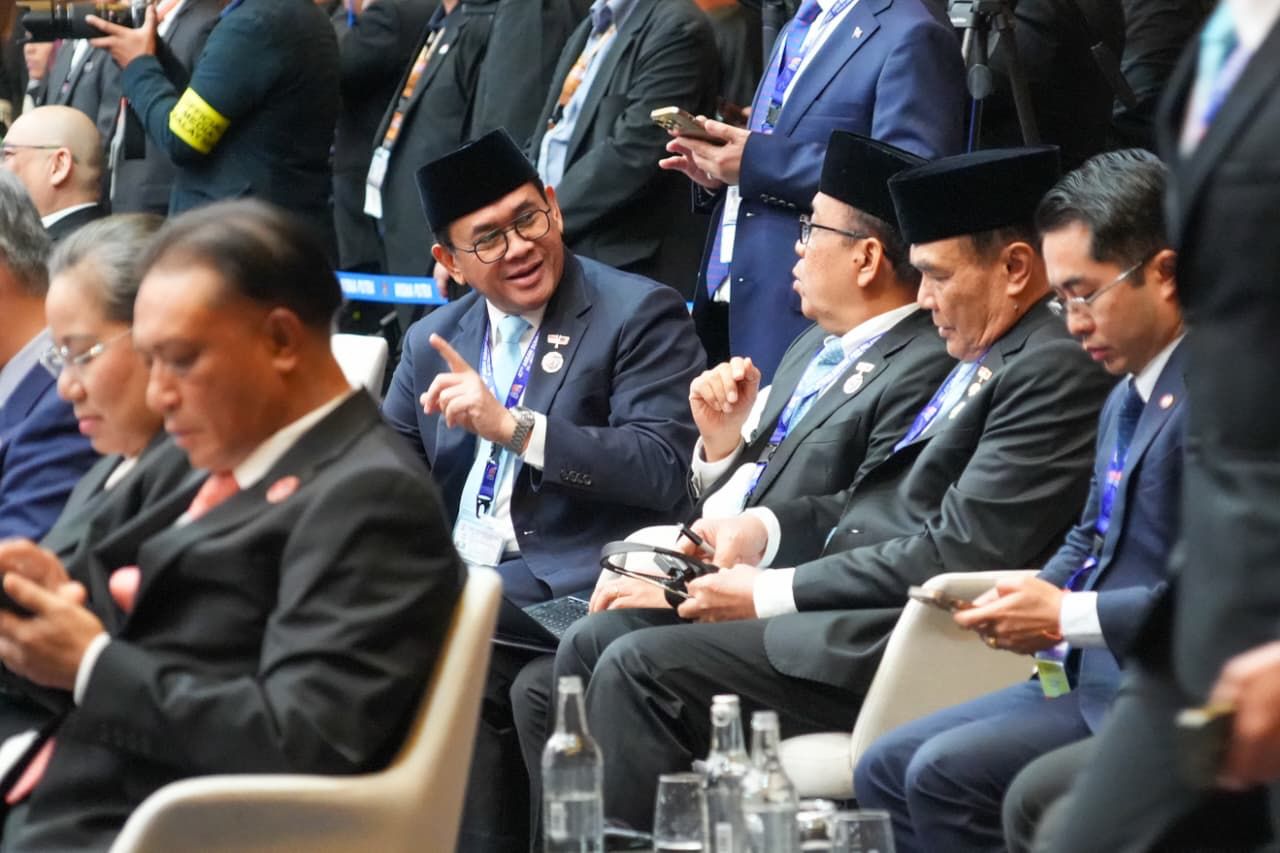 <p>Menteri Perdagangan  Budi Santoso pada Selasa, (28/10) bertolak ke Gyeongju, Korea Selatan dari Kuala Lumpur, Malaysia, Selasa, 28 Oktober 2025. Mendag diagendakan hadir mendampingi Presiden RI Prabowo Subianto dalam Rangkaian APEC Economic Leaders Meeting pada 29 Oktober—1 November. (Dok. Kemendag)</p>