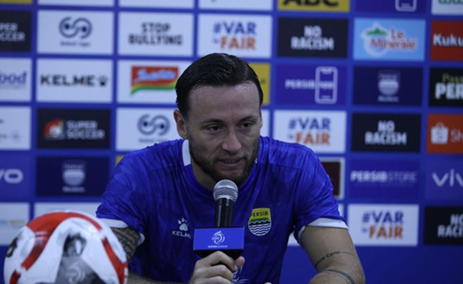 <p>Gelandang Persib, Marc Klok antusiasi hadapi Borneo FC, dan bertekad meraih hasil positif di hadapan Bobotoh. Foto: Persib.</p>
