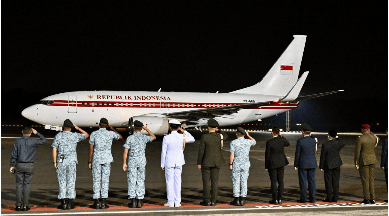 <p>Presiden Prabowo Subianto meninggalkan Singapura pada Senin malam, 16 Juni 2025 melalui Pangkalan Udara Paya Lebar Air Base sekitar pukul 22.45 waktu setempat. (Dok. BPMI Setpres/Cahyo)</p>
