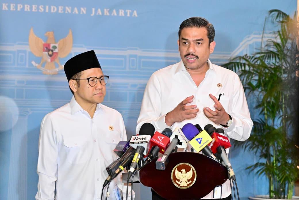 <p>Menteri UMKM Maman Abdurrahman menyampaikan, dalam rapat terbatas di Istana Merdeka, Jakarta, Selasa, 4 November 2025,  salah satu arahan utama Presiden Prabowo adalah memastikan langkah penertiban terhadap barang-barang bekas impor tidak berdampak negatif terhadap pelaku usaha kecil. (Dok. BPMI Setpres/Rusman)</p>
