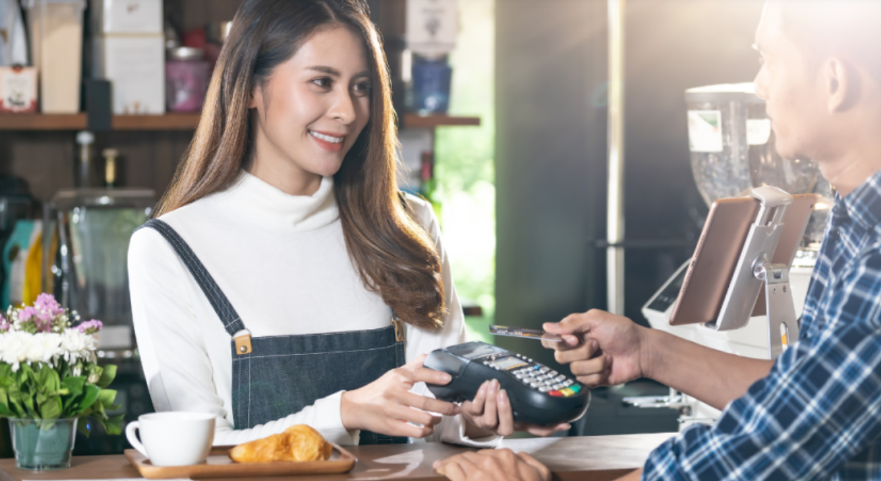<p>UMKM makin mudah dengan cashless! Praktis, aman, dan efisien. Tapi, siapkah menghadapi tantangannya? Yuk cari tahu jawabannya di artikel ini!</p>
