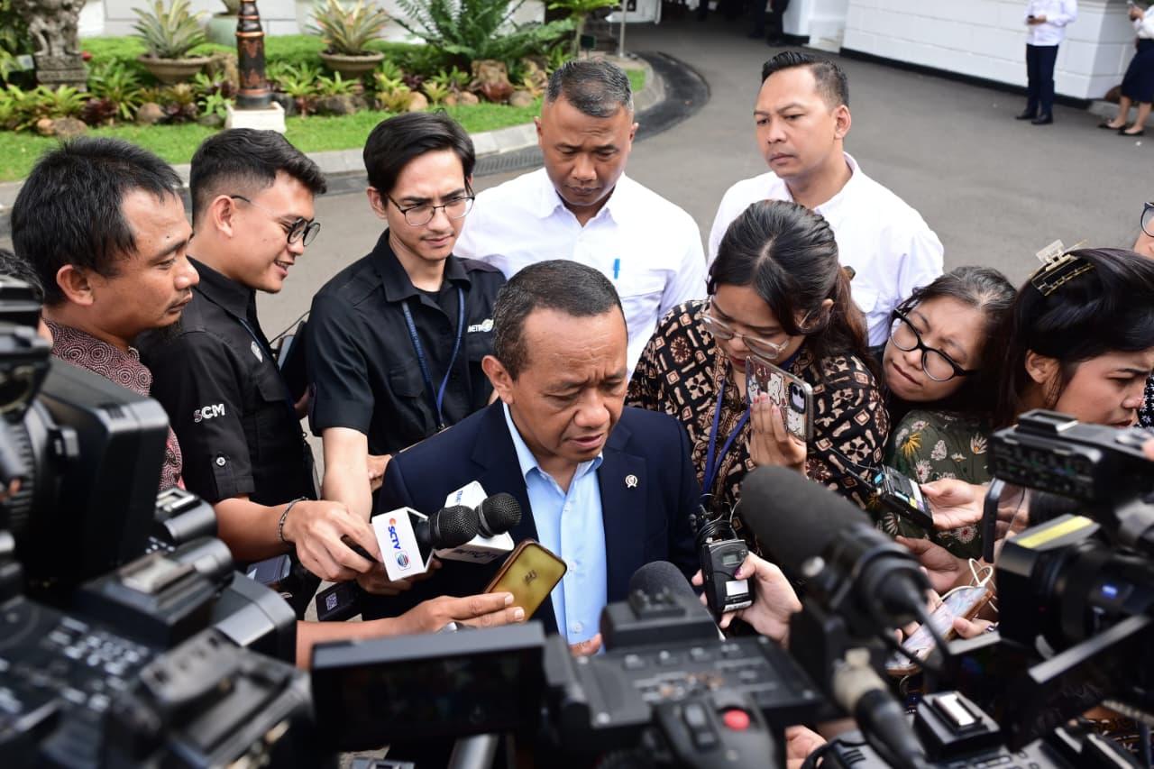 <p>Menteri Energi dan Sumber Daya Mineral Bahlil Lahadalia memberikan keterangannya kepada awak media di Istana Kepresidenan, Jakarta, pada Senin, 15 September 2025. (Dok. BPMI Setpres)</p>
