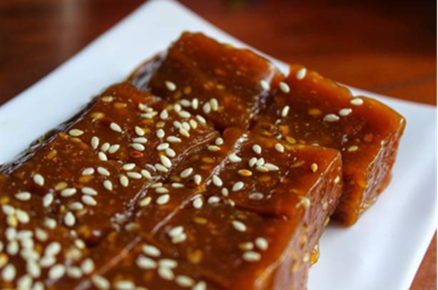 Rahasia Bisnis Awet: Intip Sederet Makanan Tertua di Indonesia yang Masih Cuan hingga Kini!