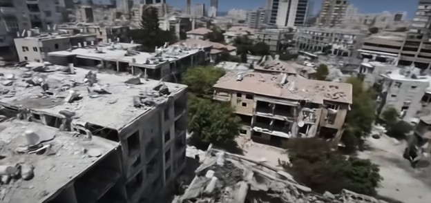 <p>Kondisi gedung-gedung di Tel Aviv, Israel, akibat serangan udara militer Iran. (Tangkapan layar Youtube)</p>
