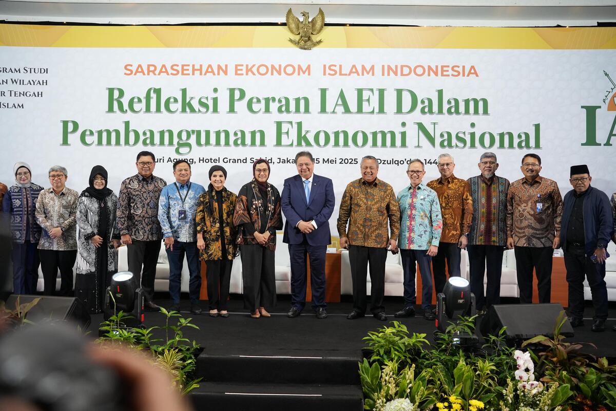 <p>Menteri Koordinator Bidang Perekonomian Airlangga Hartarto dalam Sarasehan Ekonom Islam Indonesia yang diselenggarakan oleh Ikatan Ahli Ekonomi Islam Indonesia (IAEI) di Jakarta, Kamis, 15 Mei 2025. (Dok. Kemenko Ekonomi)</p>
