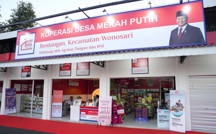 <p>Koperasi Desa Merah Putih masih menunggu pencairan dana dari Himbara usai PMK Nomor 49 dibatalkan. Ferry Juliantono pastikan pendampingan proposal segera dimulai.</p>