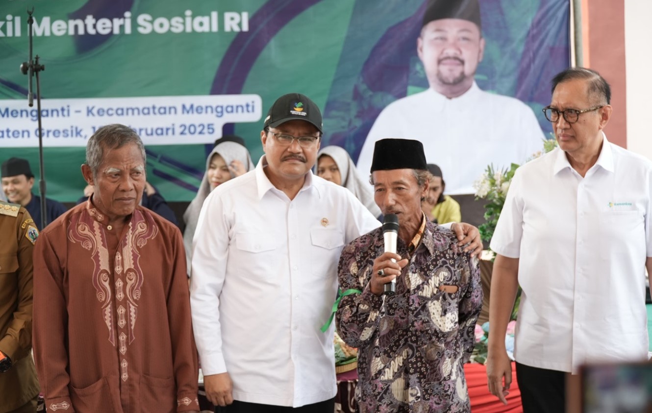 <p>Ilustrasi sejumlah pejabat dan tokoh masyarakat menghadiri sosialisasi pencoretan 4 juta KPM desil 5-10 dari daftar penerima bansos PKH tahap 2 yang masih dalam proses penentuan KPM. Foto: Dok. kemensos.go.id</p>
