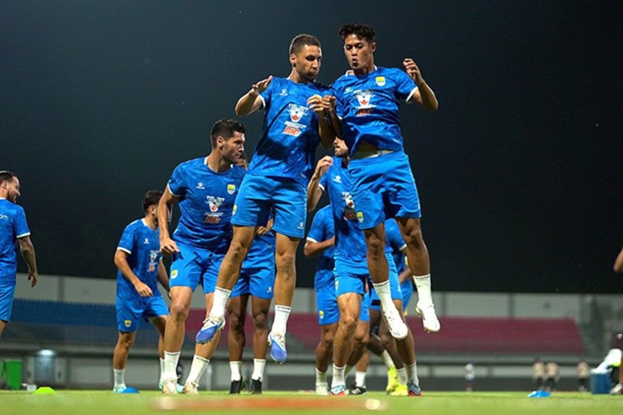 <p>Gelandang Persib, Lucho sebut timnya kantongi modal penting untuk hadapi Borneo FC di Super League. Foto: Persib.</p>
