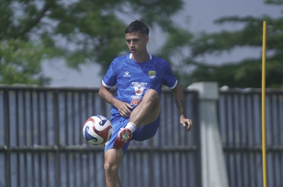 <p>Pemain Persib, Eliano Reijnders siap melakoni pertandingan melawan Persita. (Foto: Persib).</p>
