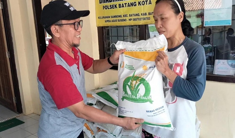 <p>Ilustrasi penyaluran bantuan pangan beras seberat 20 kg pada Juli 2025. (Foto: Pemkab Batang).</p>
