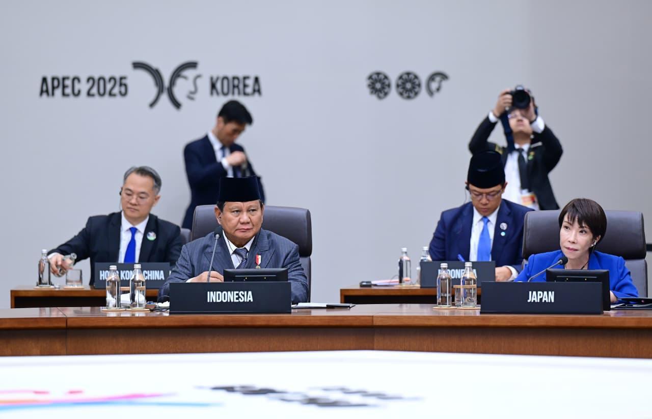 <p> Presiden Prabowo pada sesi pertama APEC Economic Leaders’ Meeting (AELM) yang digelar di Hwabaek International Convention Centre (HICO), Gyeongju, Republik Korea, pada Jumat, 31 Oktober 2025. (Dok. BPMI Setpres/Muchlis Jr)</p>