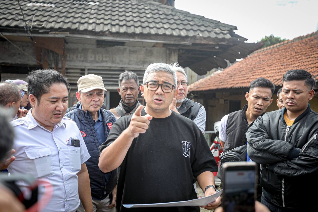 <p>Wali Kota Bandung, Muhammad Farhan, meninjau percepatan pengelolaan sampah organik di kawasan Pasar Tradisional Gedebage, Kota Bandung. (Dok.Pemkot Bandung)</p>
