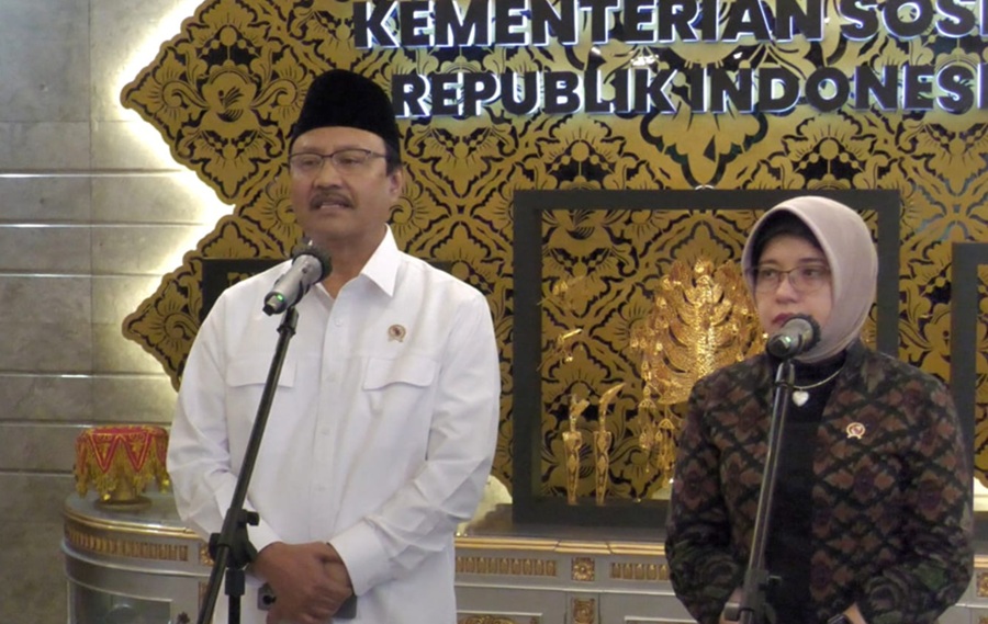 <p>Menteri Sosial Saifullah Yusuf mengumumkan pencairan bansos PKH dan BPNT triwulan kedua pada akhir Mei 2025. (Foto: Kemensos).</p>
