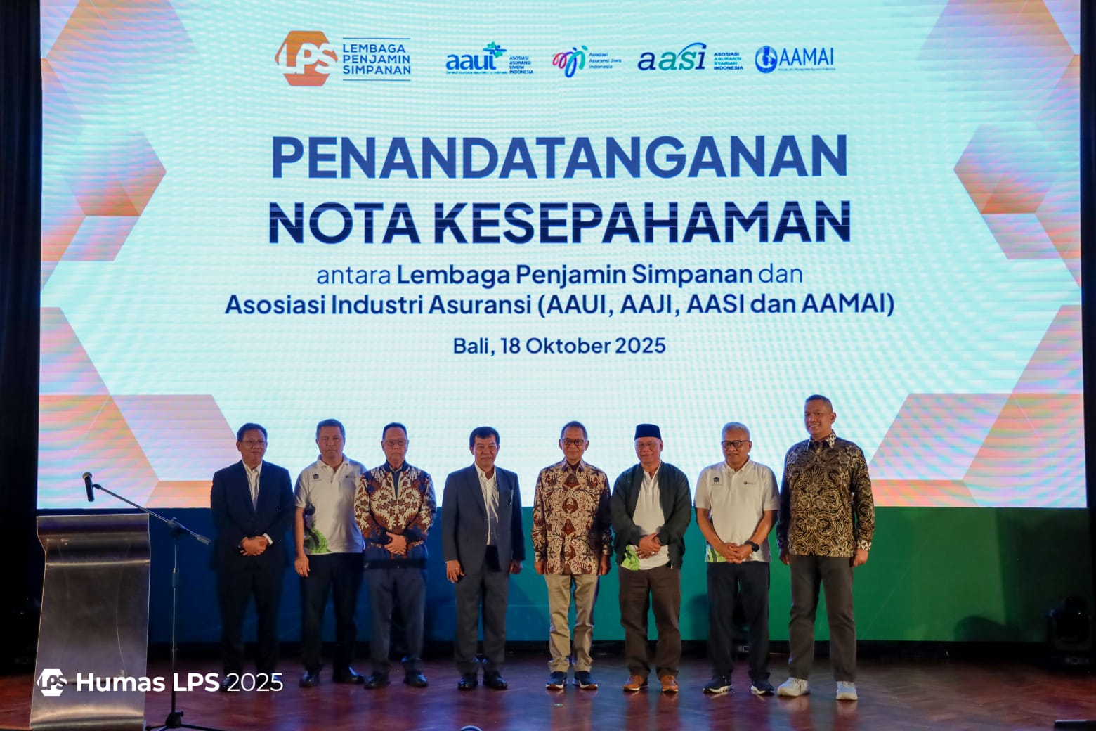 <p>Lembaga Penjamin Simpanan (LPS) menjalin kerja sama dengan Asosiasi Industri Asuransi. Kerja sama tersebut ditandai dengan penandatanganan Nota Kesepahaman (NK) antara LPS dan Asosiasi Industri Asuransi, di Badung, Bali, Sabtu, 18 Oktober 2025. (Dok. LPS)</p>
