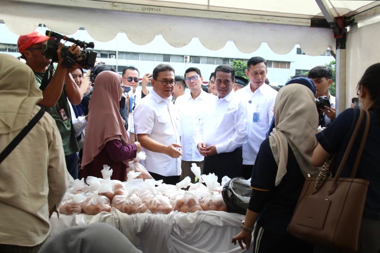 <p>Menteri Perdagangan, Budi Santoso bersama Menteri Pertanian, Amran Sulaiman dan Menteri Dalam Negeri, Muhammad Tito Karnavian menghadiri Gerakan Pangan Murah (GPM) di Kementerian Pertanian, Jakarta, Sabtu, 30 Agustus 2025. (Dok.Kemendag)</p>
