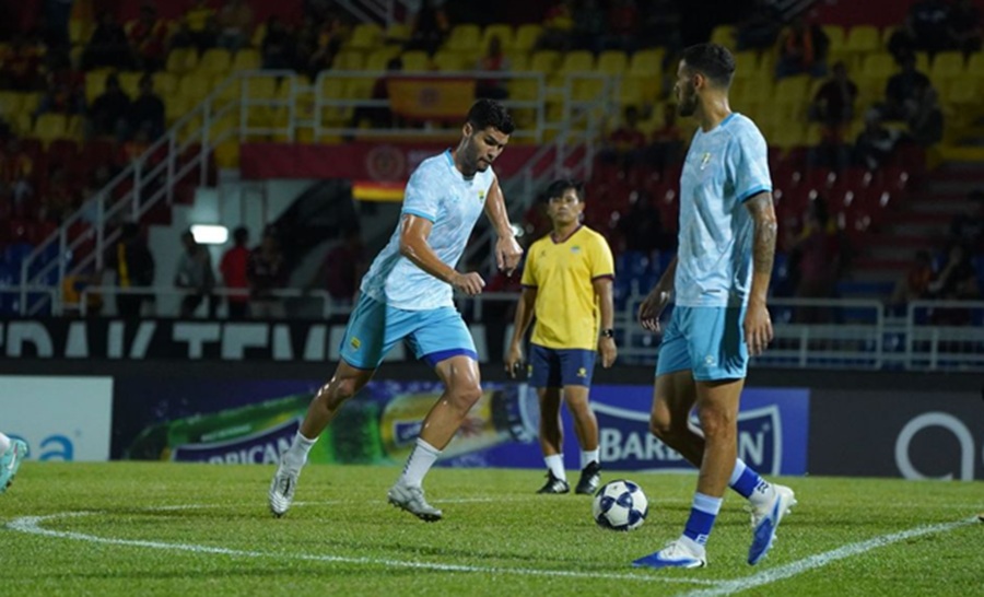 <p>Bek Persib, Julio Cesar berharap seluruh penggawa tim fokus dan konsisten menjaga posisi di puncak klasemen grup AFC Champions League Two. Foto: Persib.</p>
