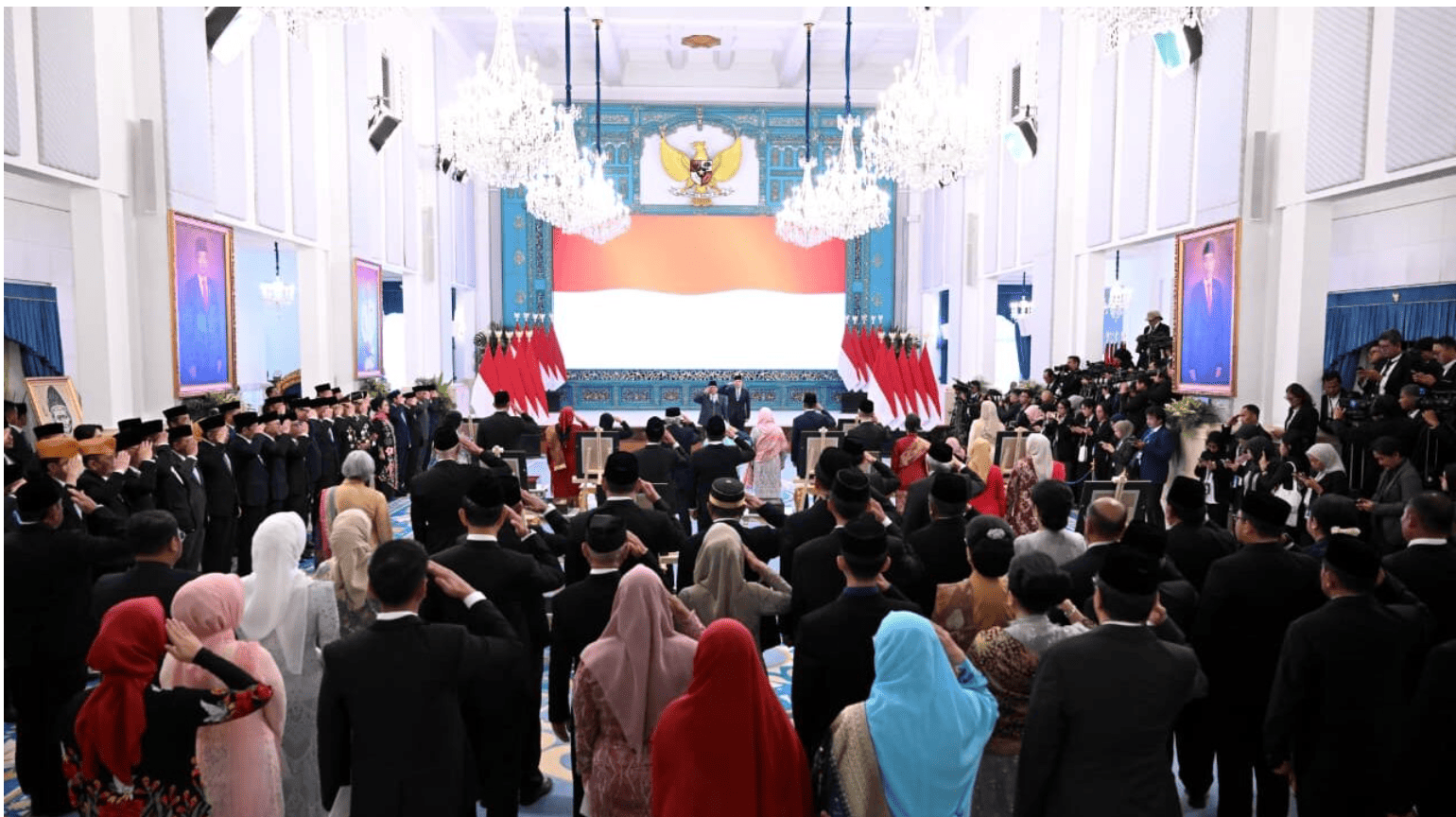 <p>Presiden Prabowo Subianto menganugerahkan gelar Pahlawan Nasional kepada sepuluh tokoh dari berbagai daerah dalam sebuah upacara khidmat yang digelar di Istana Negara, Jakarta, pada Senin, 10 November 2025. (Dok. BPMI Setpres/Kris)</p>
