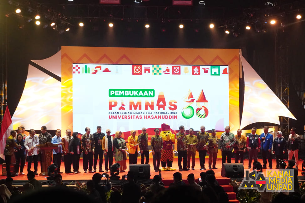 <p>Suasana opening ceremony (pembukaan) Pekan Ilmiah Mahasiswa Nasional (Pimnas) ke-38 di Gedung Baruga Andi Pangerang Pettarani, Universitas Hasanuddin, Makassar, Senin 24 November 2025. (Dok. Kanal Media Unpad/Jalasenastri Saprala)<br />
<br />
 </p>

