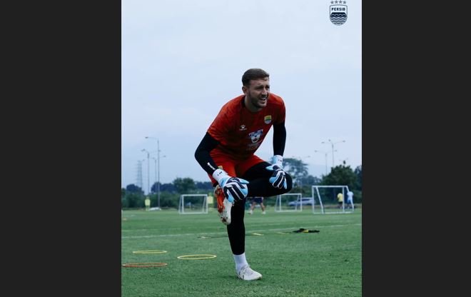 <p>Adam Przybek mendadak flu. Dua pilar Persib comeback usai cedera. Bojan Hodak pastikan Jung dan Teja tampil di ACL Two, sementara kondisi Adam Alis dan Przybek diawasi.</p>
