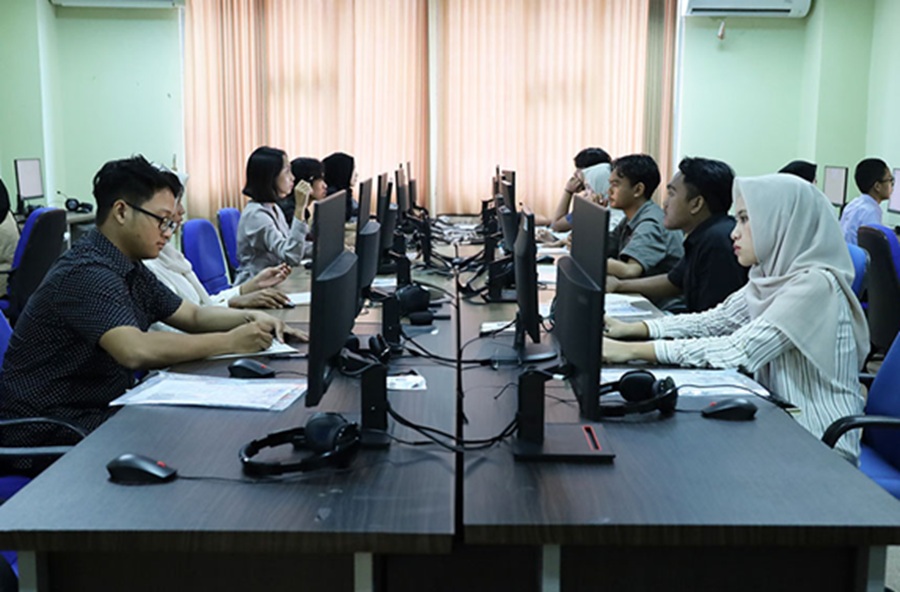 <p>Ilustrasi peserta UTBK SNBT sedang mengikuti tes seleksi masuk PTN. Berikut cara cek hasil pengumuman UTBK SNBT 2025 lengkap dengan panduan unduh sertifikat. (Foto: Universitas Dipenogoro).</p>
