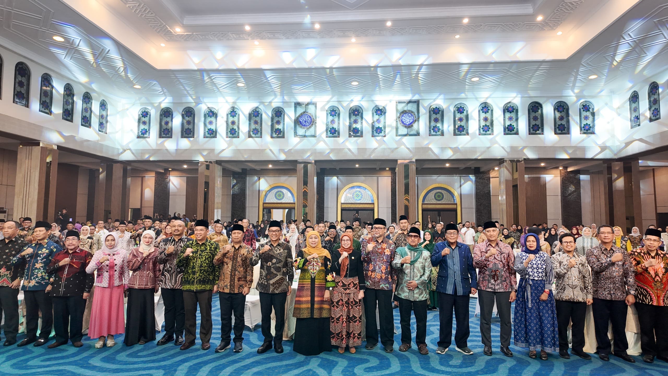 <p>FESyar Jawa 2025 digelar pada 12- 14 September 2025 di Surabaya, Jawa Timur dengan melibatkan 203 UMKM syariah yang berpartisipasi baik secara offline di Masjid Al-Akbar dan online melalui platform e-commerce. (Dok. Bank Indonesia) </p>

<p> </p>
