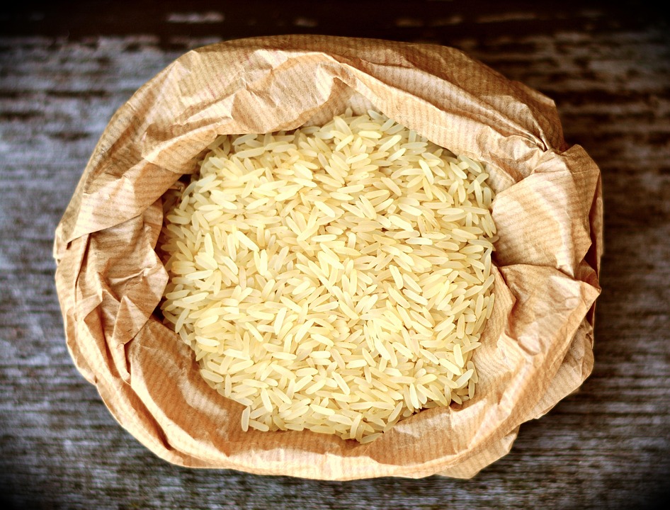 <p>Ilustrasi beras. Simak jadwal pencairan bansos beras 10 kg, cek syarat dan mekanisme penyalurannya. Foto: pixabay.</p>
