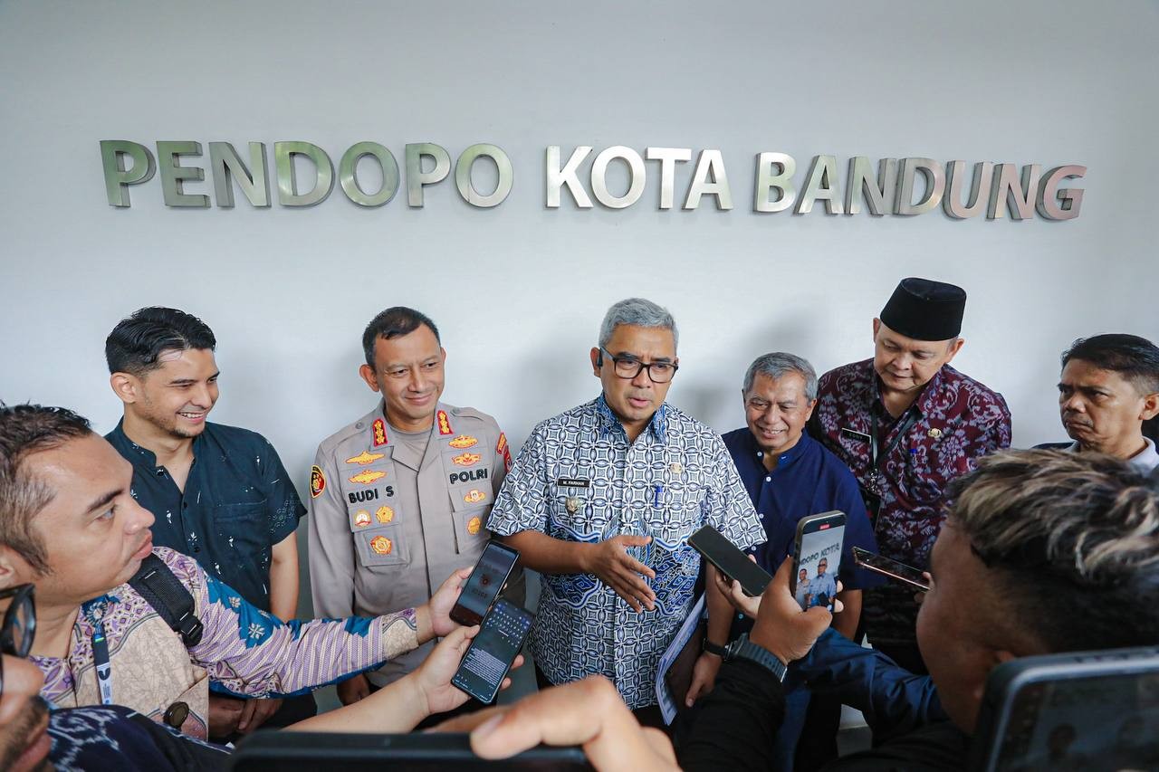 <p>Wali Kota Bandung, Muhammad Farhan, mengimbau warga agar tidak melakukan konvoi malam pada 24 Mei, dan cukup merayakan kemenangan bersama-sama dalam pawai resmi pada keesokan harinya. (Dok.Pemkot Bandung)</p>
