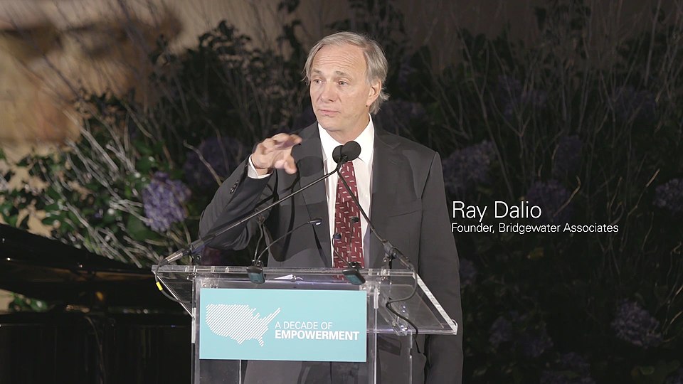 <p>Investor senior asal Amerika Serikat dan pendiri Bridgewater Associates, Ray Dalio. (Dok.Wikipedia)</p>
