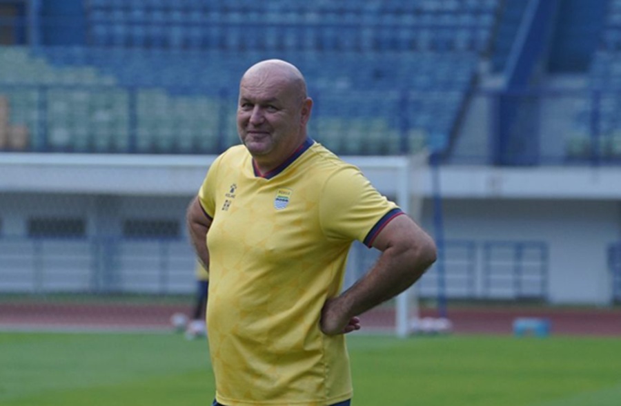 <p>Pelatih Persib, Bojan Hodak memberikan tambahan libur kepada enam pemain yang sempat membela Timnas Indonesia. Foto: Persib.</p>
