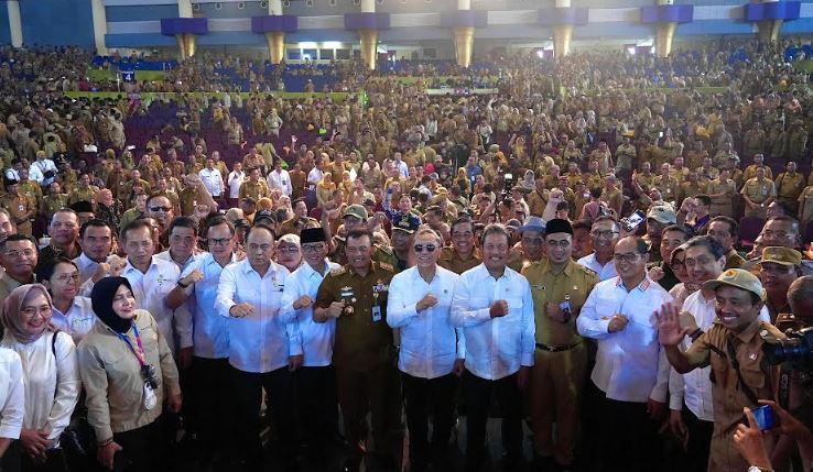 <p>Ilustrasi Wamenkop bentuk Kopdes di Jawa Timur. Pengurus koperasi tanpa gaji tetap, tapi bisa terima Rp50 juta per tahun? Cek rahasia sukses Koperasi Desa Merah Putih di sini! Foto :  Merahputih. id<br />
 </p>
