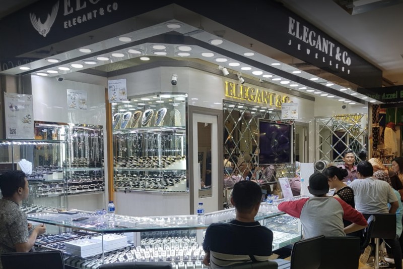 <p>Ilustrasi toko emas. Di tengah fluktuasi harga emas dunia, justri UMKM emas perhiasan di Indonesia melesat.</p>
