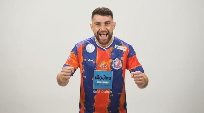 <p>Persib Bandung datangkan pemain asing ke-9! Bek Timnas Irak, Frans Putros, akhirnya deal setelah sempat tolak karena fee. Simak kabar transfer Persib terbaru hari ini.</p>
