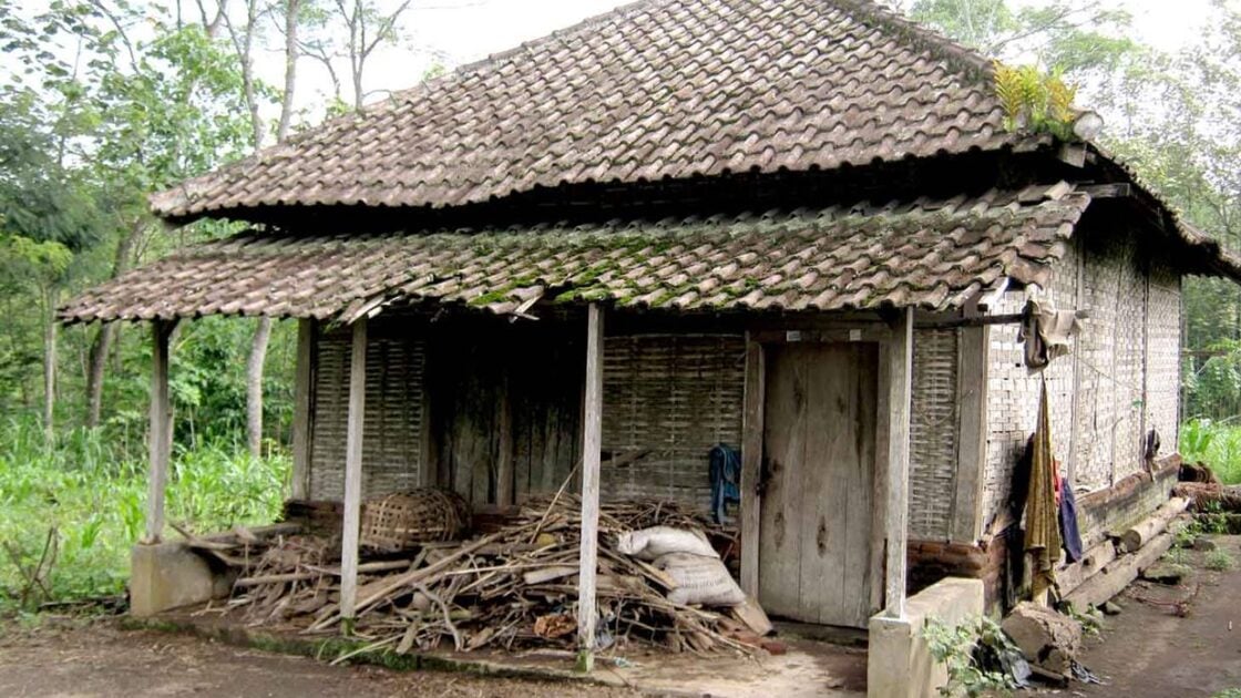 <p>Ilustrasi rumah tak layak huni. Kementerian Perumahan dan Kawasan Permukiman (PKP) akan melaksanakan pogram Bantuan Stimulan Perumahan Swadaya (BSPS). (Dok.99.co)</p>
