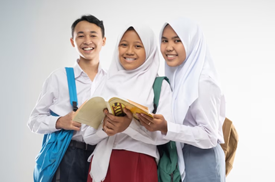 <p>Ilustrasi siswa SD, SMP, dan SMA. Berikut jadwal pendaftaran SPMB Jakarta 2025 untuk penerima KJP Plus dan PIP lengkap dengan kuota setiap jalur penerimaan peserta didik baru. (Foto: Freepik).</p>

