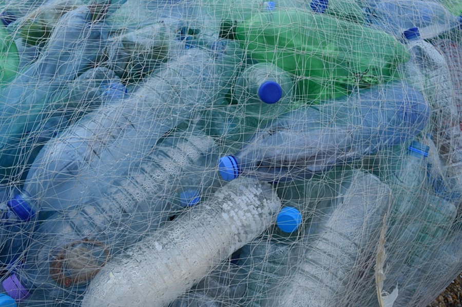 <p>Ilustrasi sampah plastik. Daur ulang sampah plastik melalui kegiatan usaha daur ulang. Menyelamatkan bumi sekaligus menjadi ladang usaha. (Foto: Pixabay).</p>
