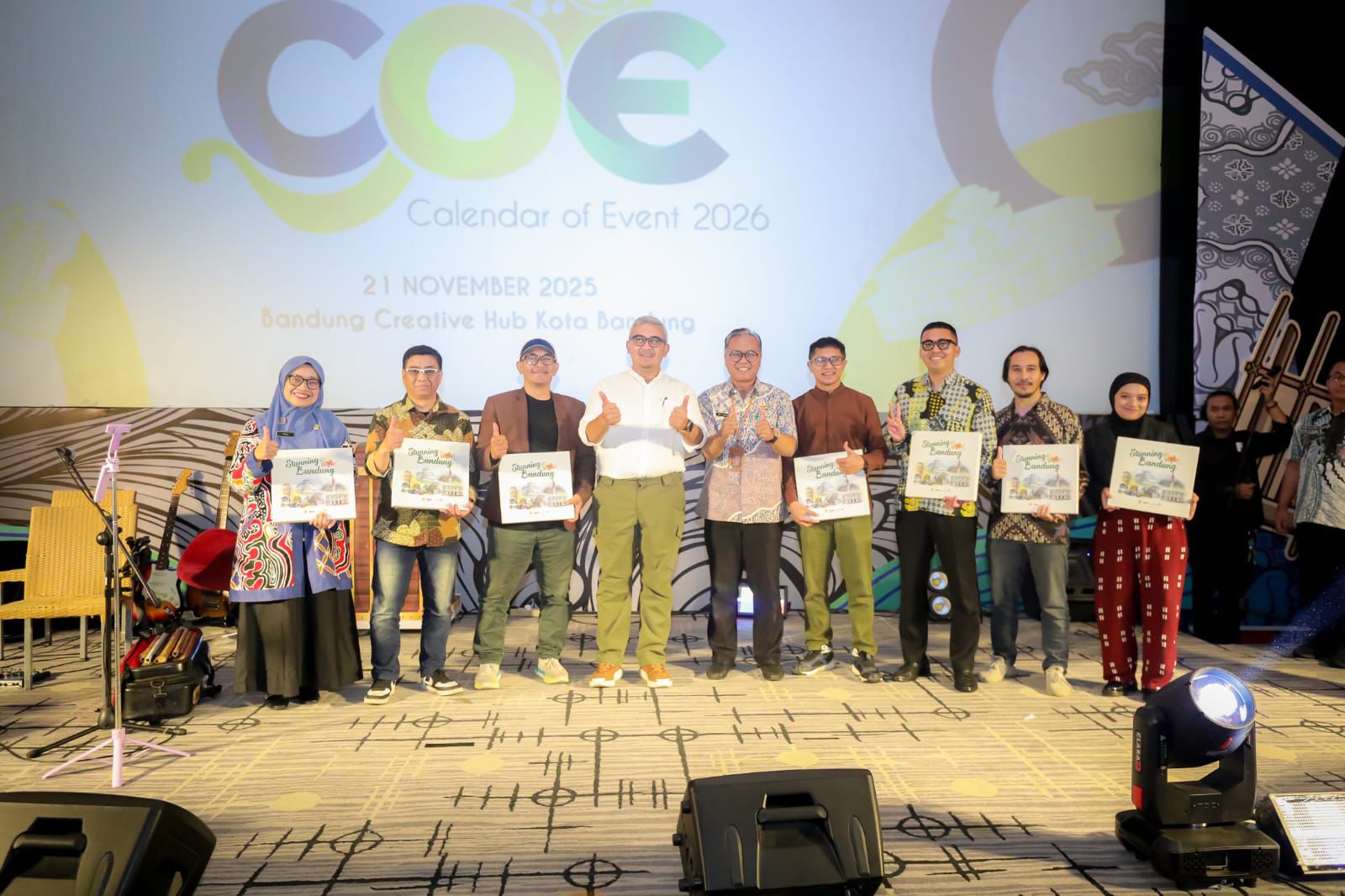 <p>Wali Kota Bandung, Muhammad Farhan, meluncurkan  Bandung Calendar of Event 2026 di Bandung Creative Hub, Jumat, 21 November 2025. (Dok. Diskominfo Kota Bandung)</p>

<p> </p>
