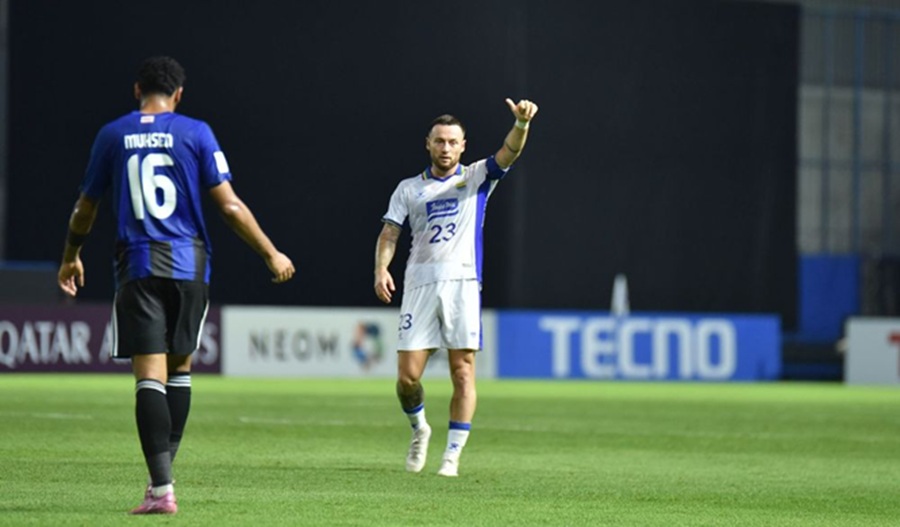 <p>Pemain Persib, Marc Klok sebut kepercayaan diri timnya semakin terdongkrak usai meraih kemenangan lawan Bangkok United. (Foto: Persib).</p>
