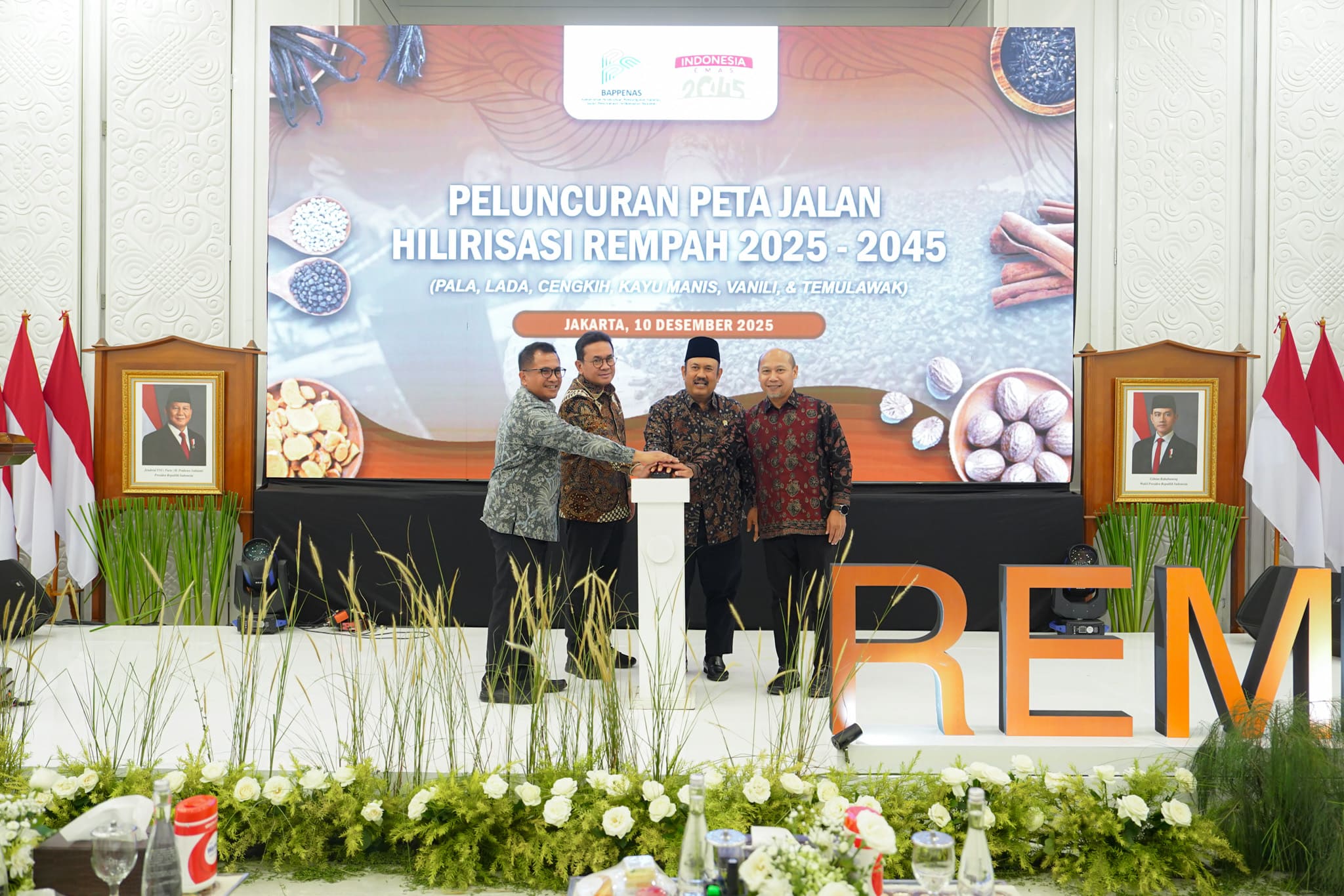 <p>Menteri Perdagangan Budi Santoso dan Menteri Perencanaan Pembangunan Nasional Rachmat Pambudy secara resmi meluncurkan Peta Jalan Hilirisasi Rempah 2025-2045 yang berlangsung di Kantor Kementerian Perencanaan Pembangunan Nasional, Jakarta, Rabu, 10 Desember 2025. (Dok. Kemendag)</p>
