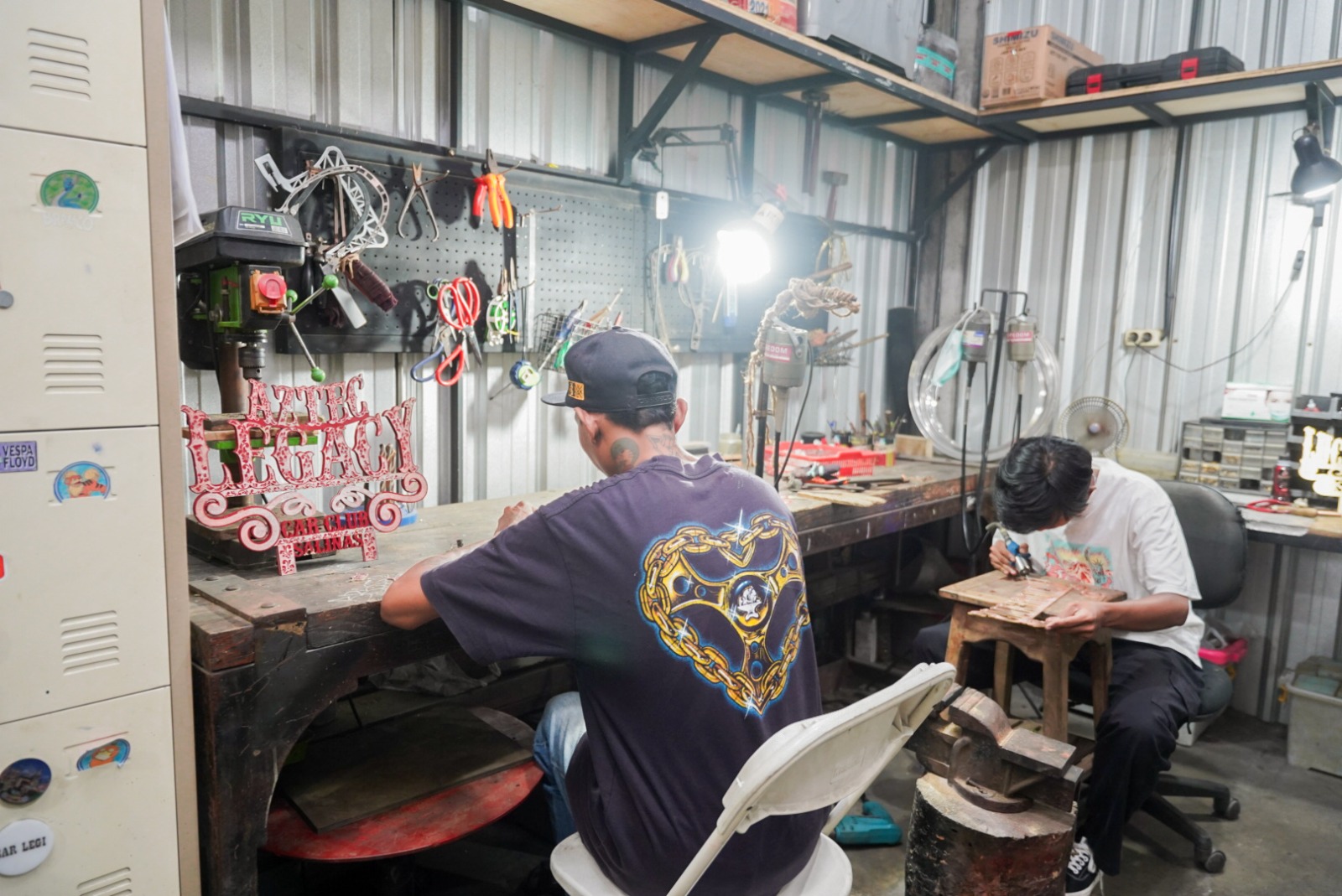 <p>IKM Sweda perajin perak asal Kotagede, Bantul Yogyakarta yang tembus ekspor ke Amerika Serikat. (Dok. Kemenperin)</p>

<p> </p>
