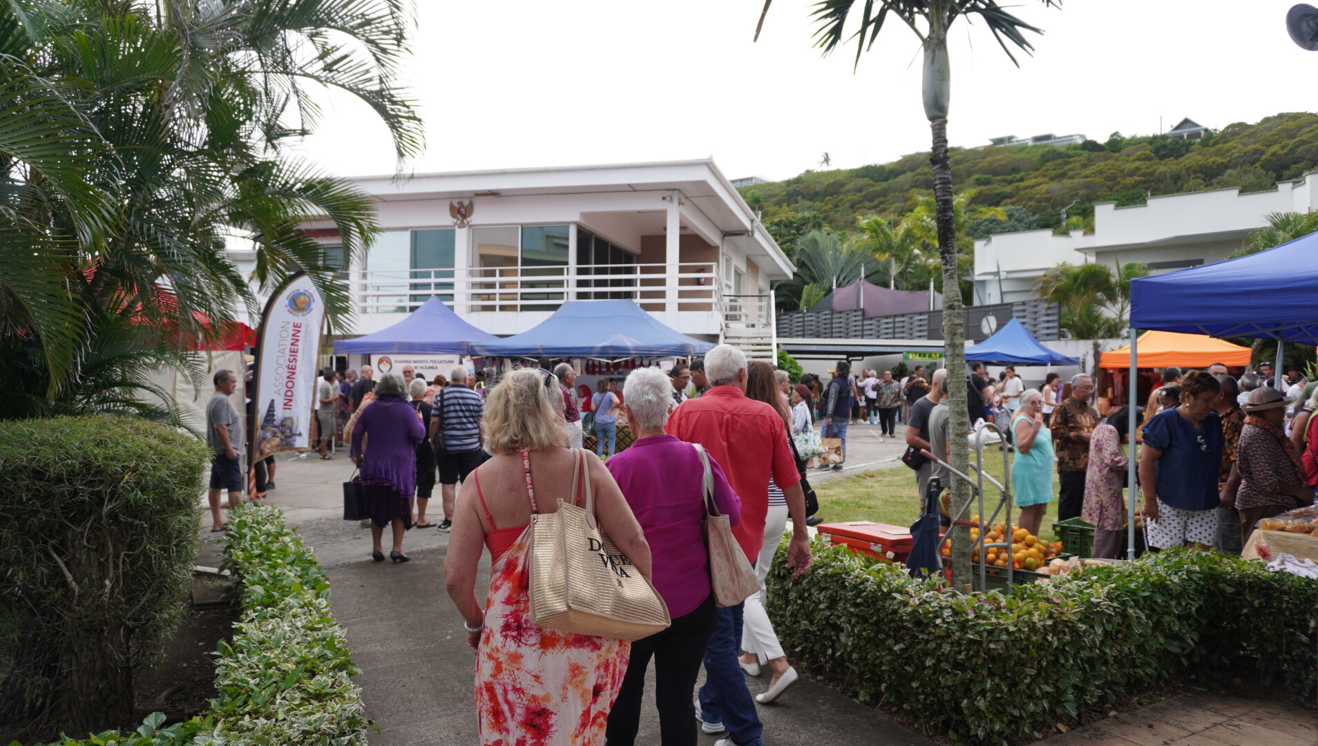 <p>Suasana pameran kuliner Journée Culinaire 2025 di halaman kantor KJRI Nouméa, Kaledonia Baru. (Dok. KJRI Kaledonia)</p>
