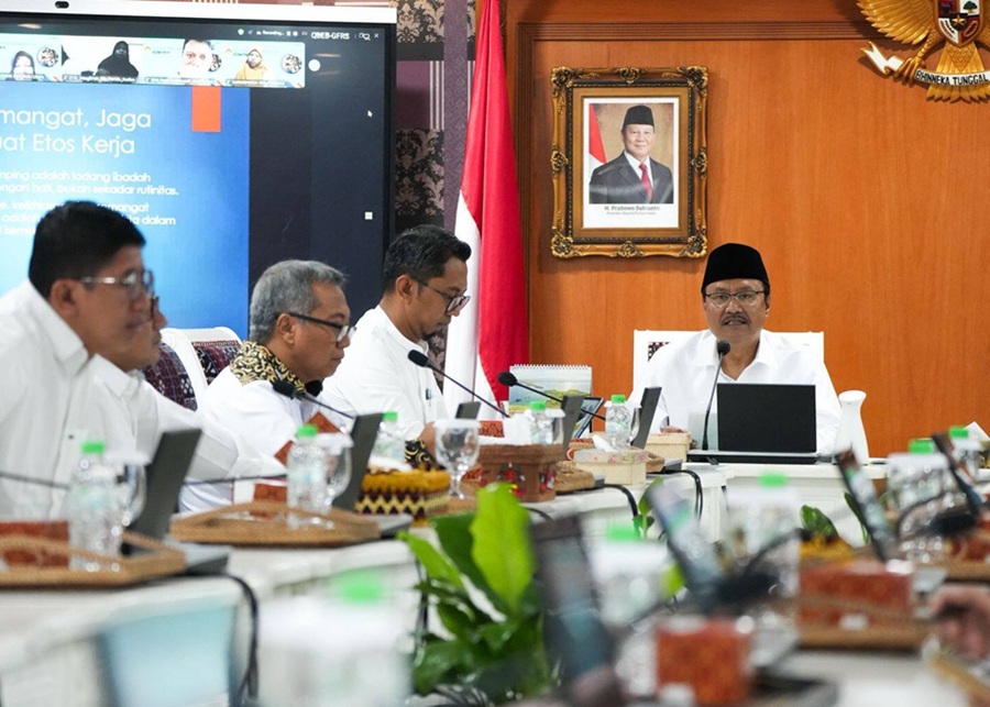 <p>Menteri Sosial (Mensos) Saifullah Yusuf saat memberikan arahan kepada ribuan pendamping PKH. (Foto: Kemensos).</p>
