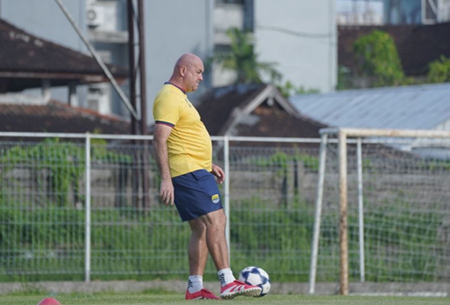<p>Pelatih Persib, Bojan Hodak anggap masa lalu timnya bisa diubah di masa depan. Foto: Persib.</p>
