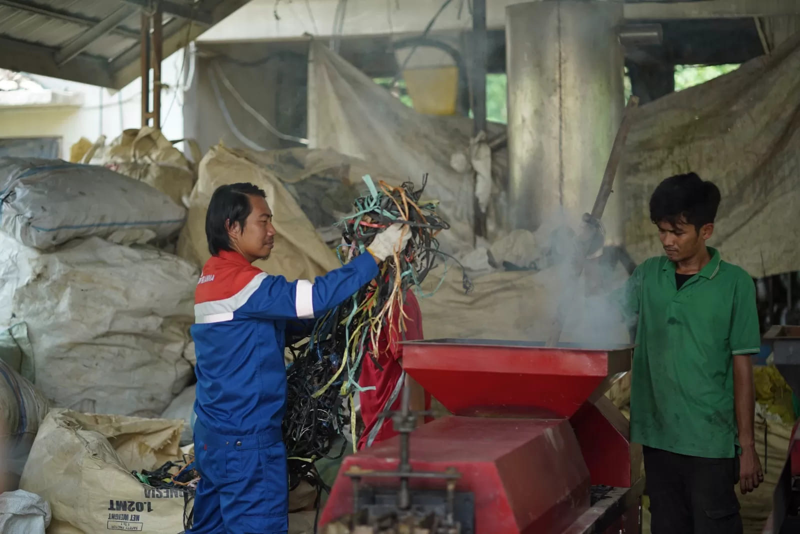 <p>Subholding Upstream Pertamina inisiasi berbagai program pengelolaan sampah untuk atasi polusi plastik. (Dok. PHE)</p>
