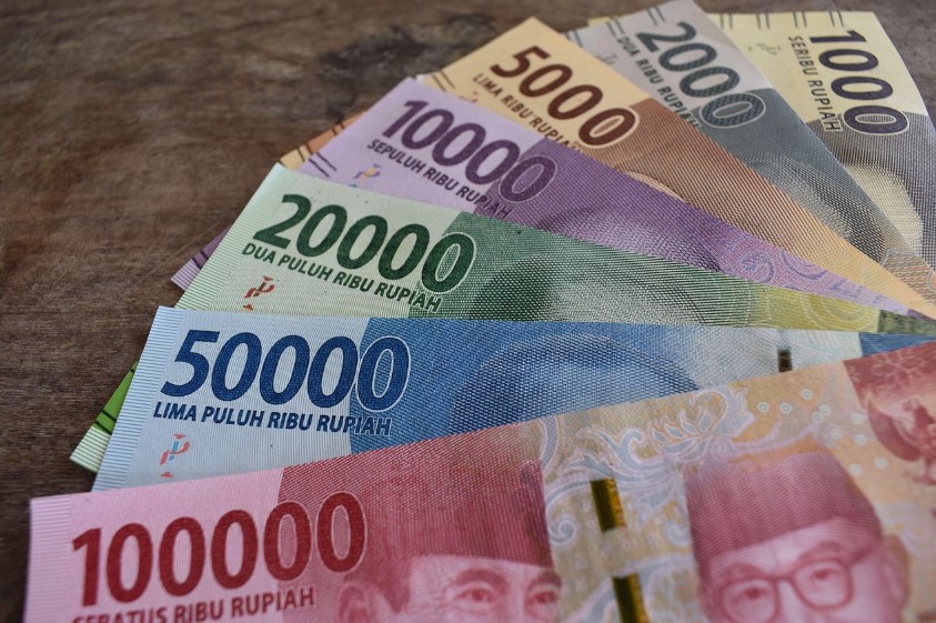 <p>Taspen pastikan gaji pensiun Oktober 2025 cair sesuai jadwal tanpa kenaikan. Pensiunan diminta waspada hoaks dan hanya ikuti informasi resmi.</p>
