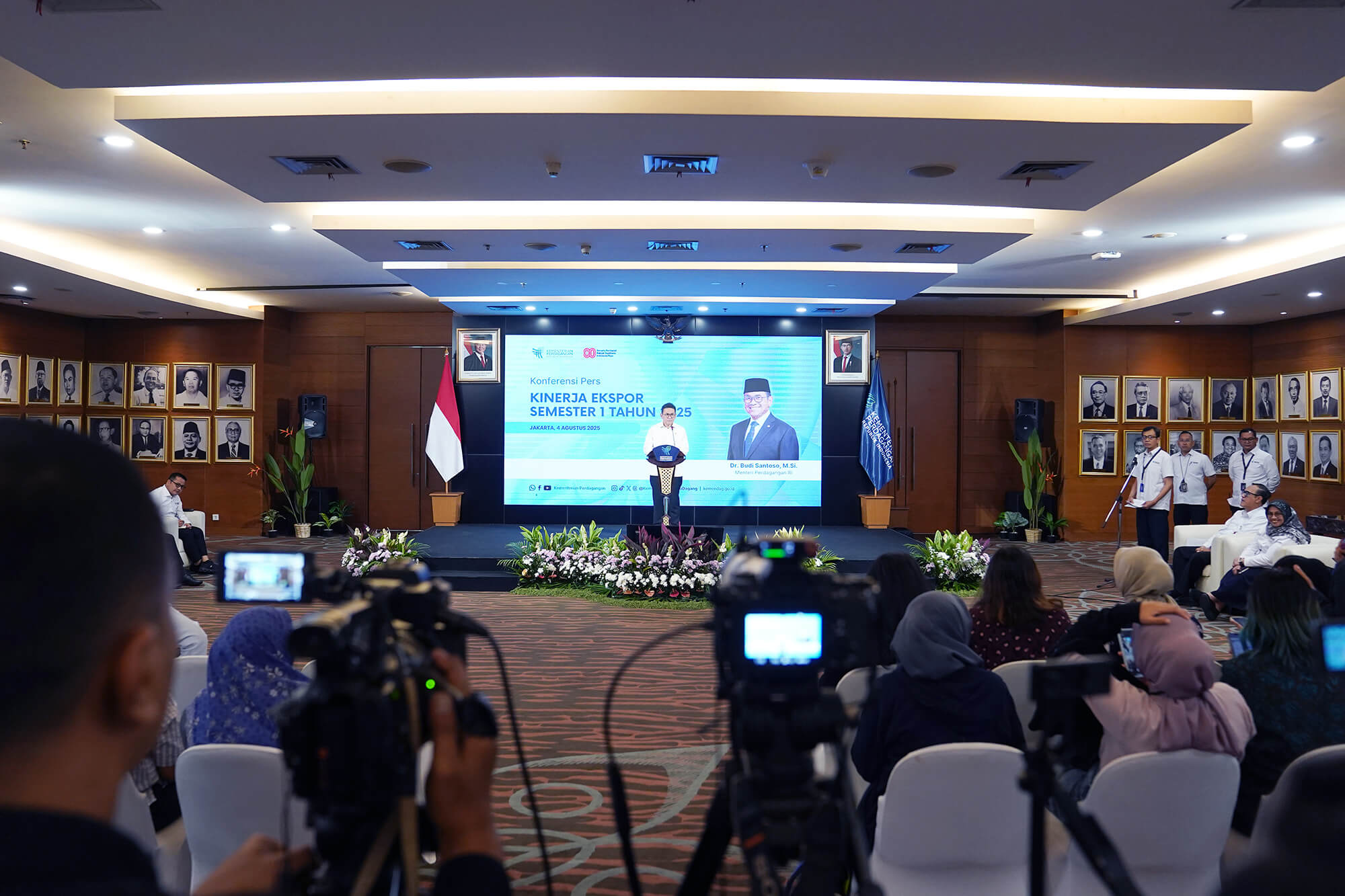 <p>Menteri Perdagangan, Budi Santoso menyelenggarakan Konferensi Pers Kinerja Ekspor Semester I Tahun 2025 di Kantor Kementerian Perdagangan, Jakarta, Senin, 4 Agustus 2025. (Dok. Kemendag)</p>
