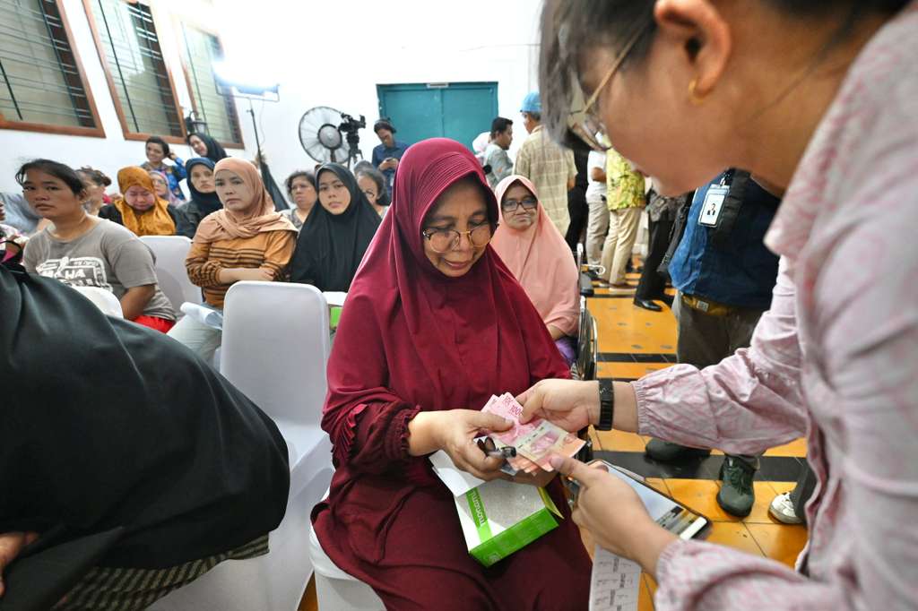 <p>Ilustrasi cara cek bansos blt kesra 2025. Segera cek bansos blt kesra 2025, blt bbm, begini cek bansos kemensos go id blt bbm dan blt kesra. Foto: presidenri.go.id</p>
