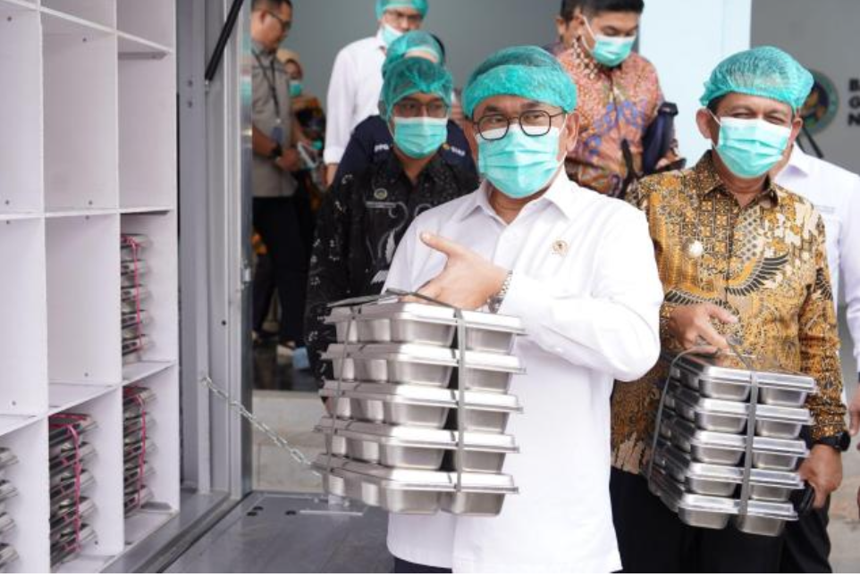 <p>Menteri Perdagangan Budi Santoso meninjau pelaksanaan program makan bergizi gratis (MBG) di Batam Kepulauan Riau pada Kamis, 14 Agustus 2025. (Dok. Kemendag)</p>

