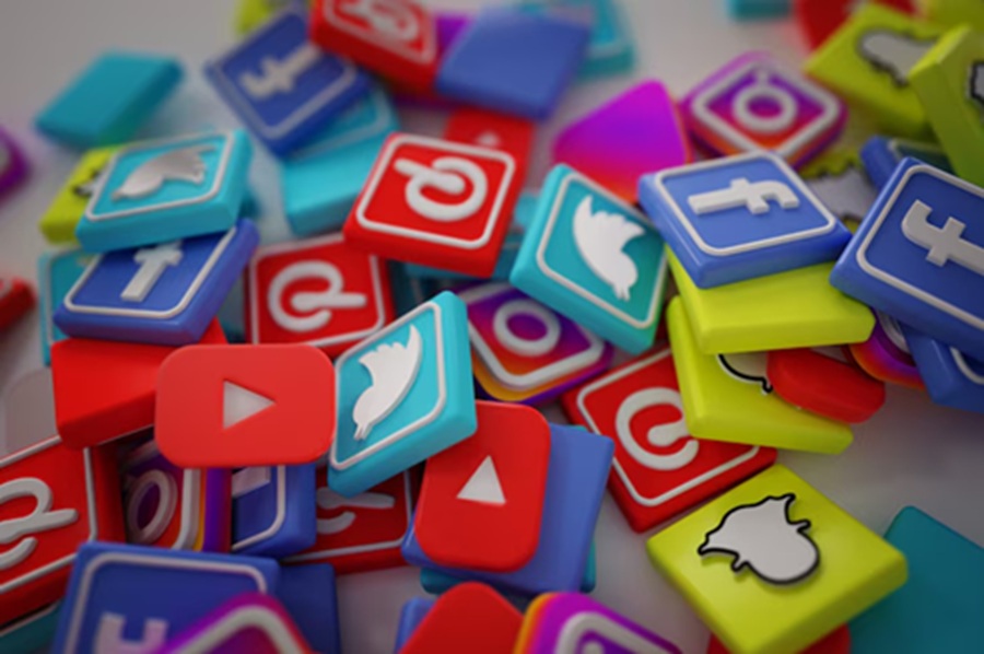 <p>Ilustrasi logo media sosial. Simak cara meningkatkan omzet penjualan dengan platform media sosial yang relevan dengan bisnis. (Foto/Freepik).</p>
