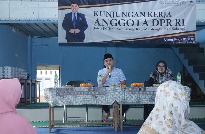 <p>Warga Tanjung Siang mendorong percepatan sertifikasi tanah untuk masjid dan madrasah. Tanpa sertifikat, tempat ibadah rawan konflik hukum di masa depan.</p>
